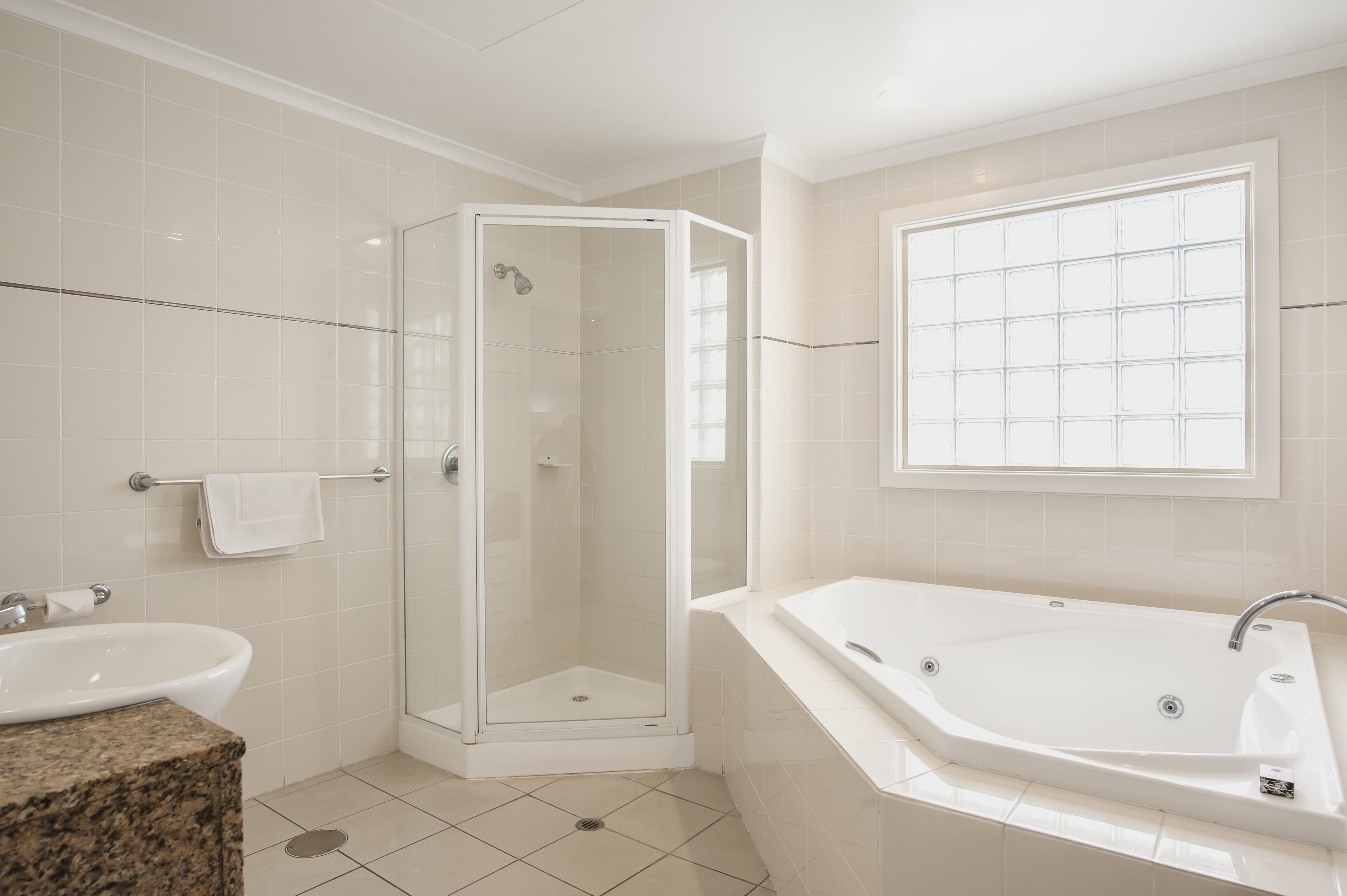 studio spa suite | private spa tub