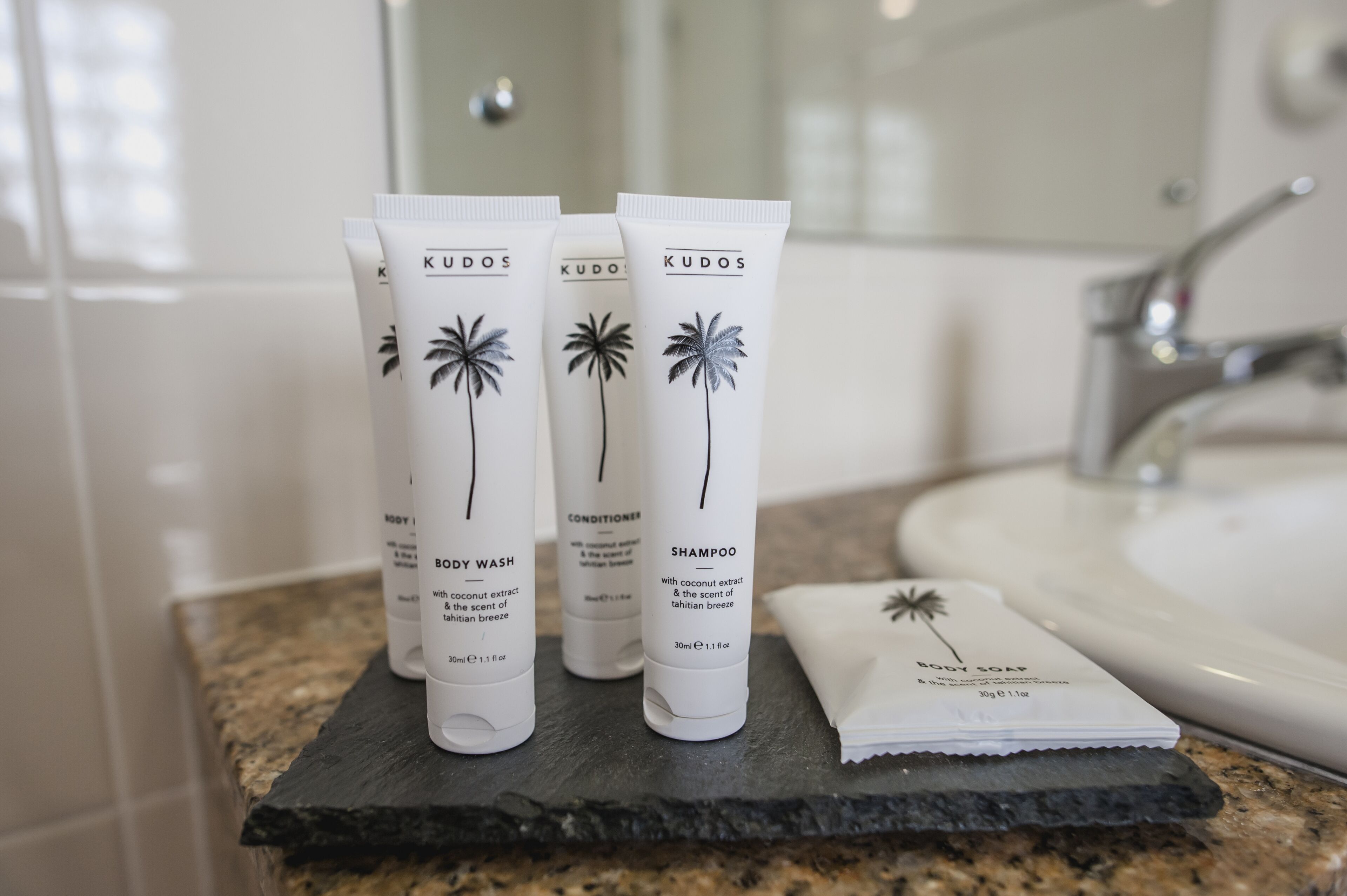 studio spa suite | bathroom amenities | towels