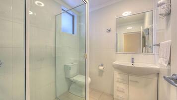 Shower, free toiletries, hair dryer, towels