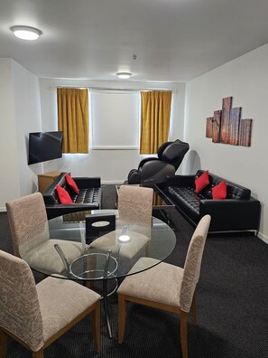 Minibar, coffres-forts dans les chambres, ameublement personnalisé