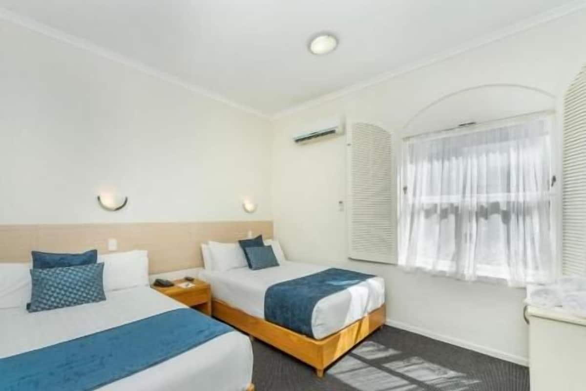 Minibar, in-room safe, individually furnished, blackout drapes