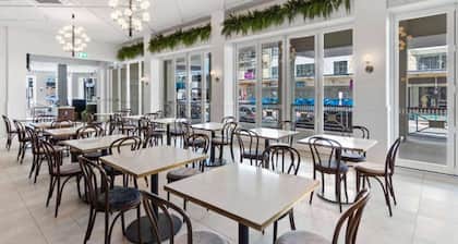 Ramada by Wyndham Hamilton City Center