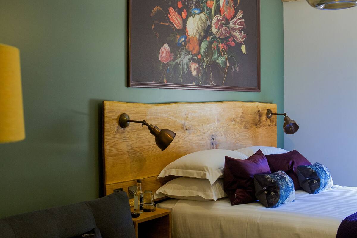 Barns Superior Double Room | เครื่องนอนป้องกันสารก่อภูมิแพ้, โต๊ะทำงาน, ผ้าม่านกันแสง
