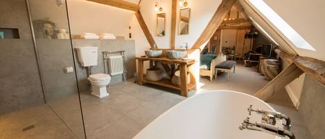 Barns Luxury Double Room | Bathroom | Hair dryer, towels