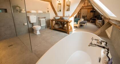 The Farmhouse at Redcoats Restaurant & Hotel