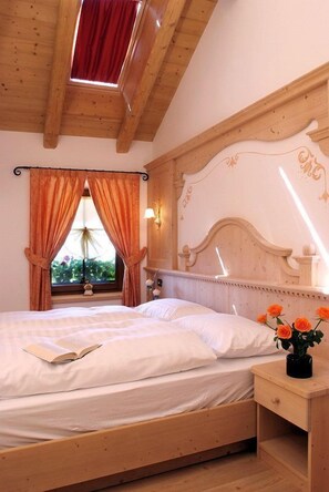 Junior Suite, Mountain View | Frette Italian sheets, Select Comfort beds, in-room safe, desk - Hotel Garni Fonte dei Veli (Panchia)