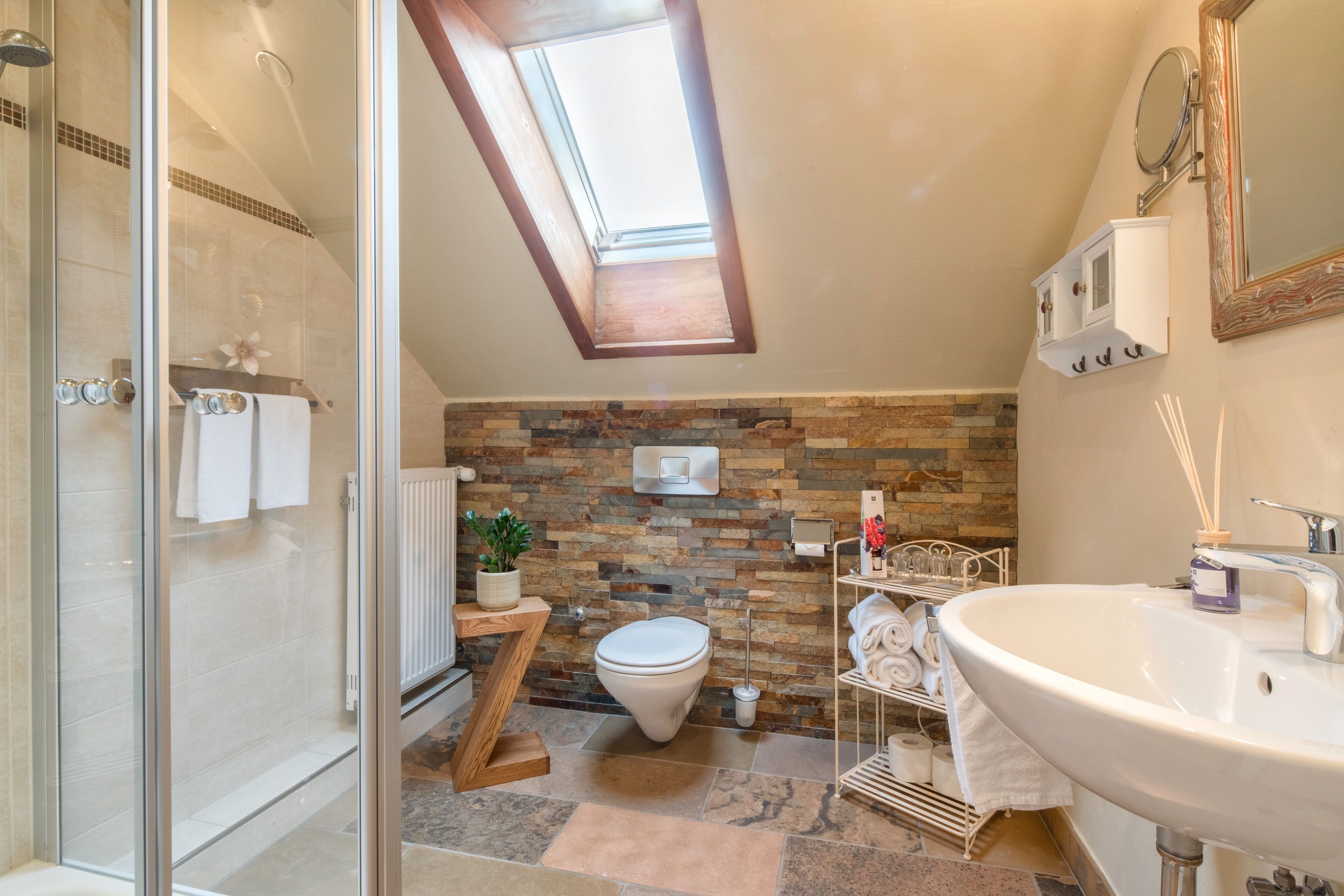 Vierbettzimmer, eigenes Bad (Balcony) | Badezimmer | Kostenlose Toilettenartikel, Haartrockner, Handtücher