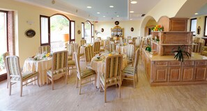 Breakfast, lunch, dinner served; Italian cuisine, garden views 