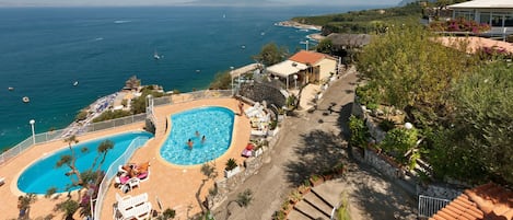 Seasonal outdoor pool, pool loungers