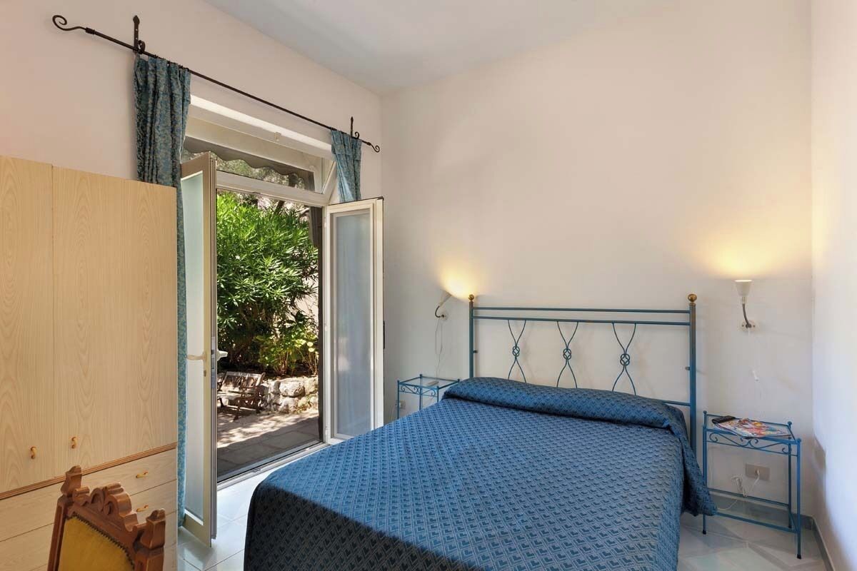 Down comforters, minibar, individually furnished, bed sheets