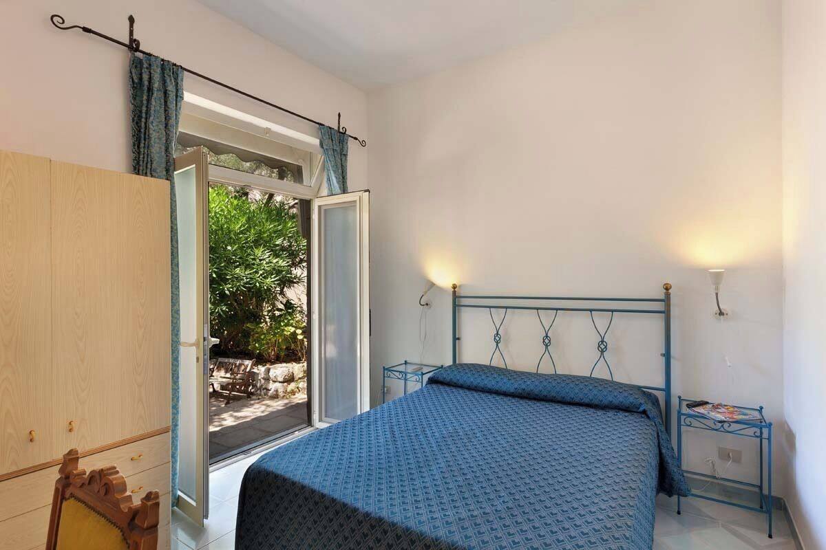 Down comforters, minibar, individually furnished, bed sheets