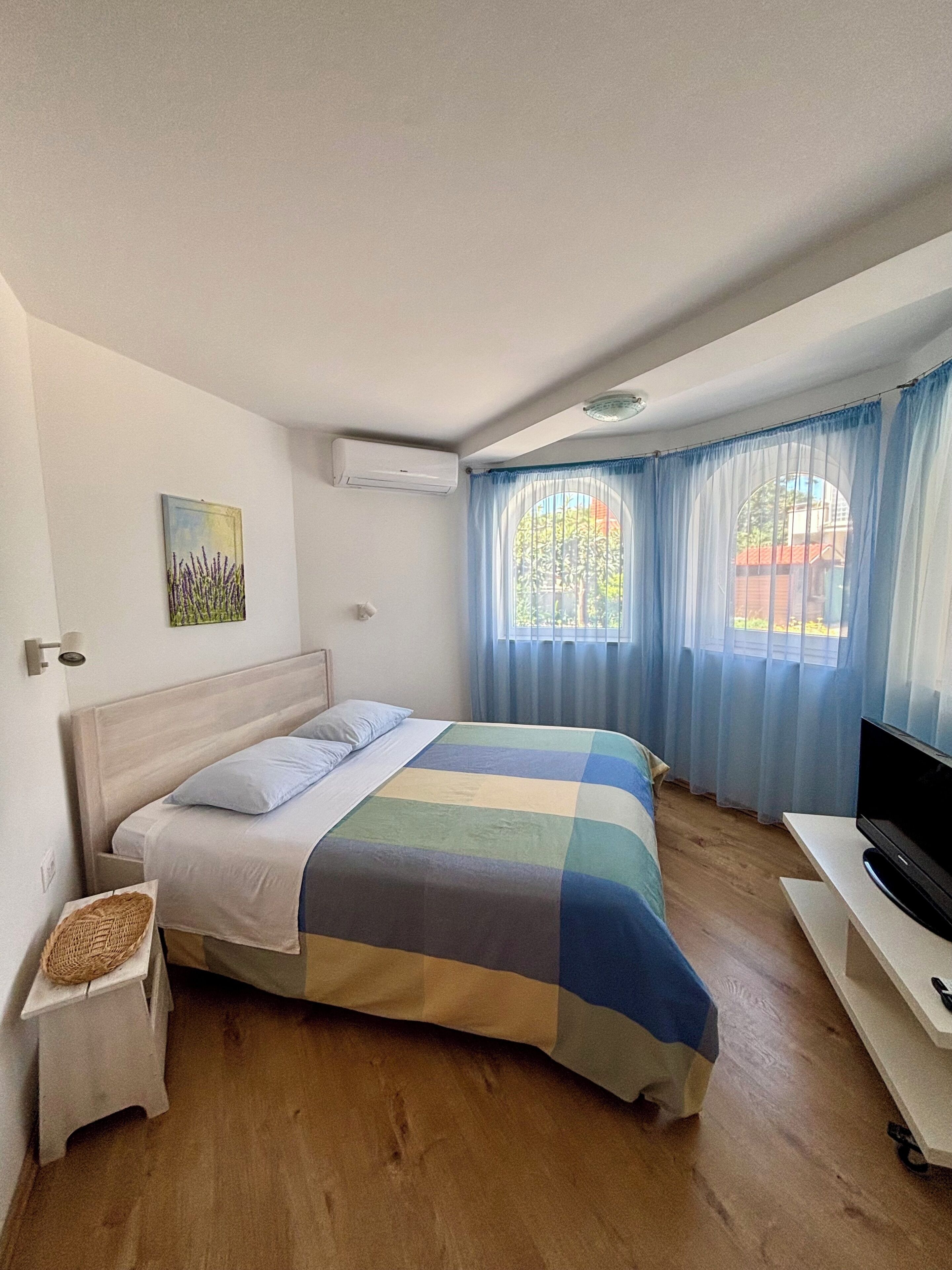 One Bedroom Apartment for 3 people | Select Comfort 床墊、客房內保險箱、遮光布/窗簾、隔音