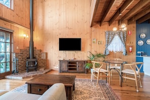 Panoramic Chalet, 1 Bedroom, Mountain View | Living area