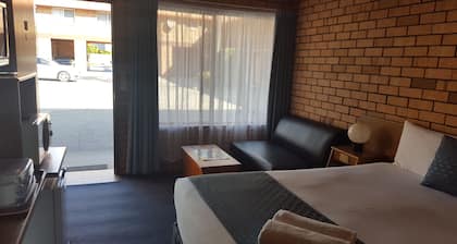 Royal Palms Motor Inn