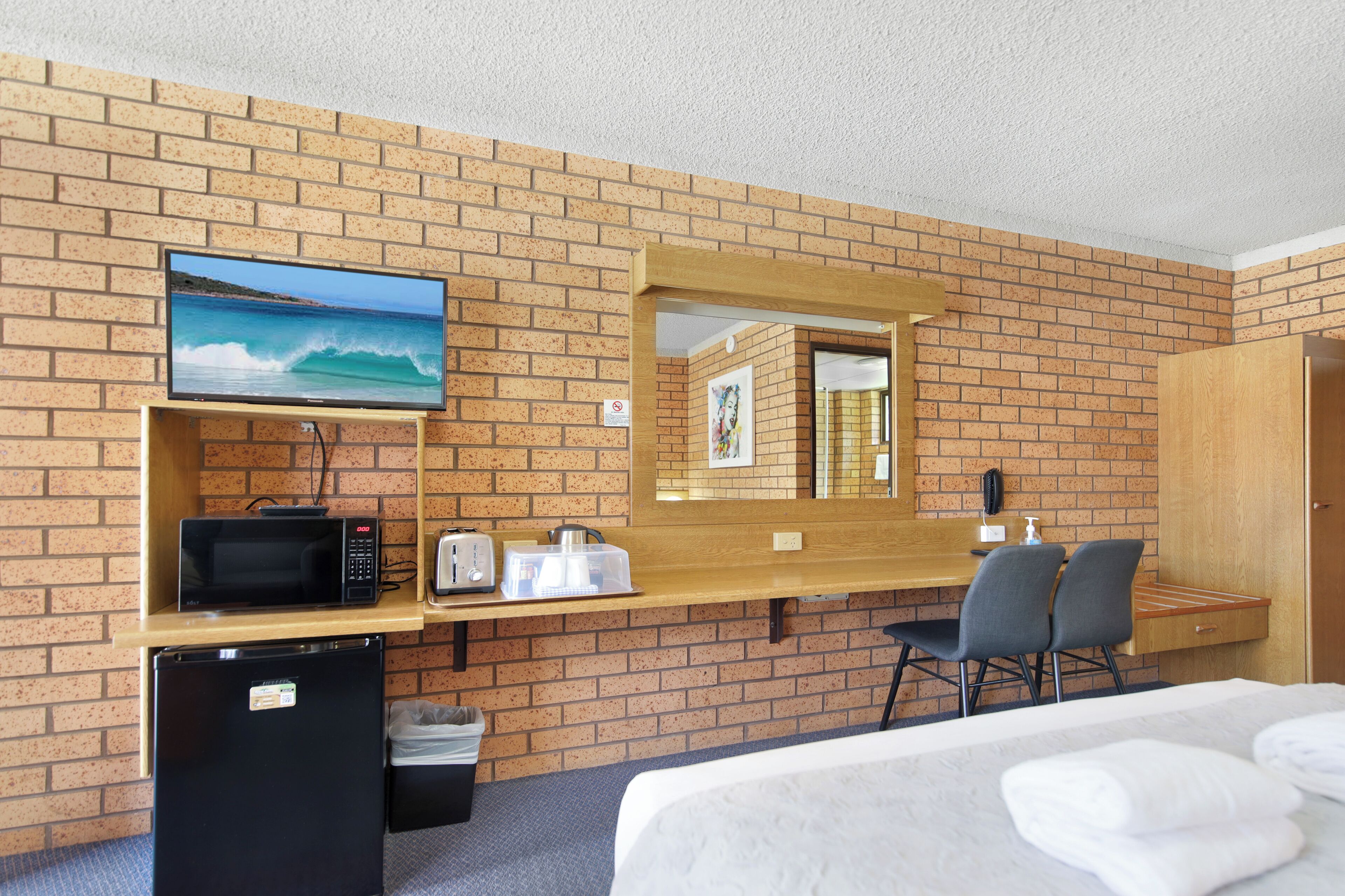 Deluxe Double Room, 1 Queen Bed | Premium bedding, desk, laptop workspace, blackout curtains