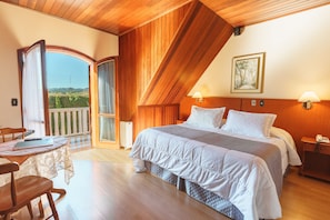 Habitación económica con 1 cama matrimonial o 2 individuales | Minibar, decoración personalizada, muebles diferentes y wifi gratis