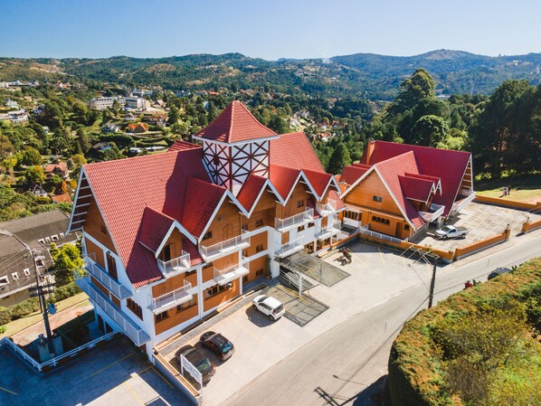 Vista frontal de la propiedad