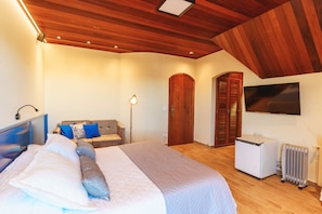 Luxury Double or Twin Room, Balcony, Annex Building | Minibar, individually decorated, individually furnished, free WiFi - Pousada Recanto Almeida (Campos do Jordão)