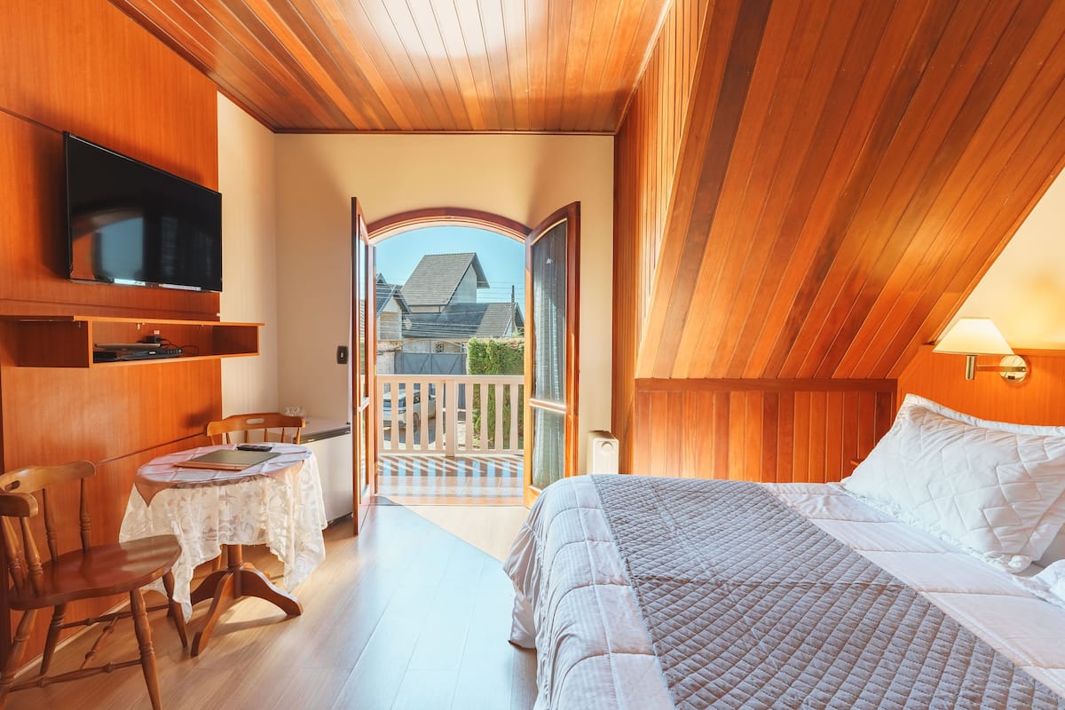 economy double or twin room | minibar, individually decorated, individually furnished, free wifi