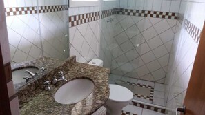 Familien-Ferienhütte | Badezimmer | Dusche, Regendusche