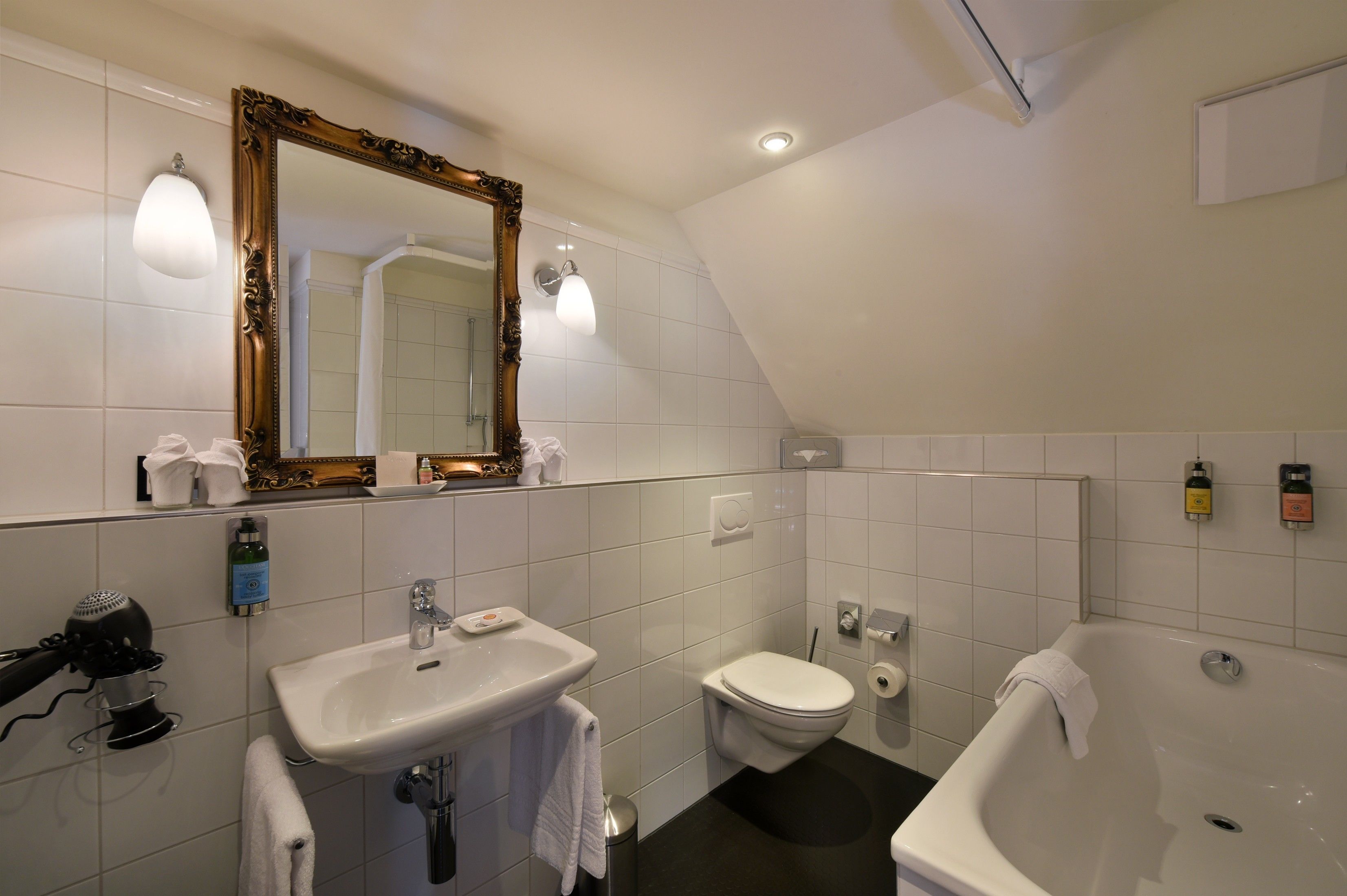 business suite | bathroom | free toiletries, hair dryer, towels