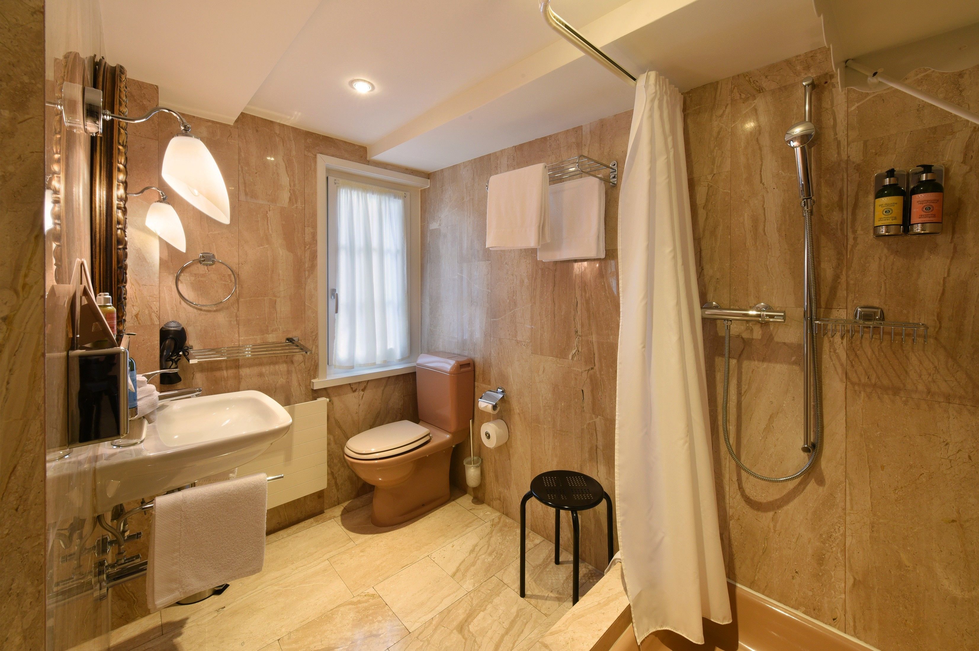 comfort single room | bathroom | free toiletries, hair dryer, towels