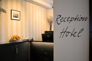 Reception - Romantik Hotel Schwan (Horgen)