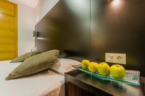 Standard Double Room | Desk, blackout drapes, soundproofing, cribs/infant beds - Hotel YIT Alcover (Granada)