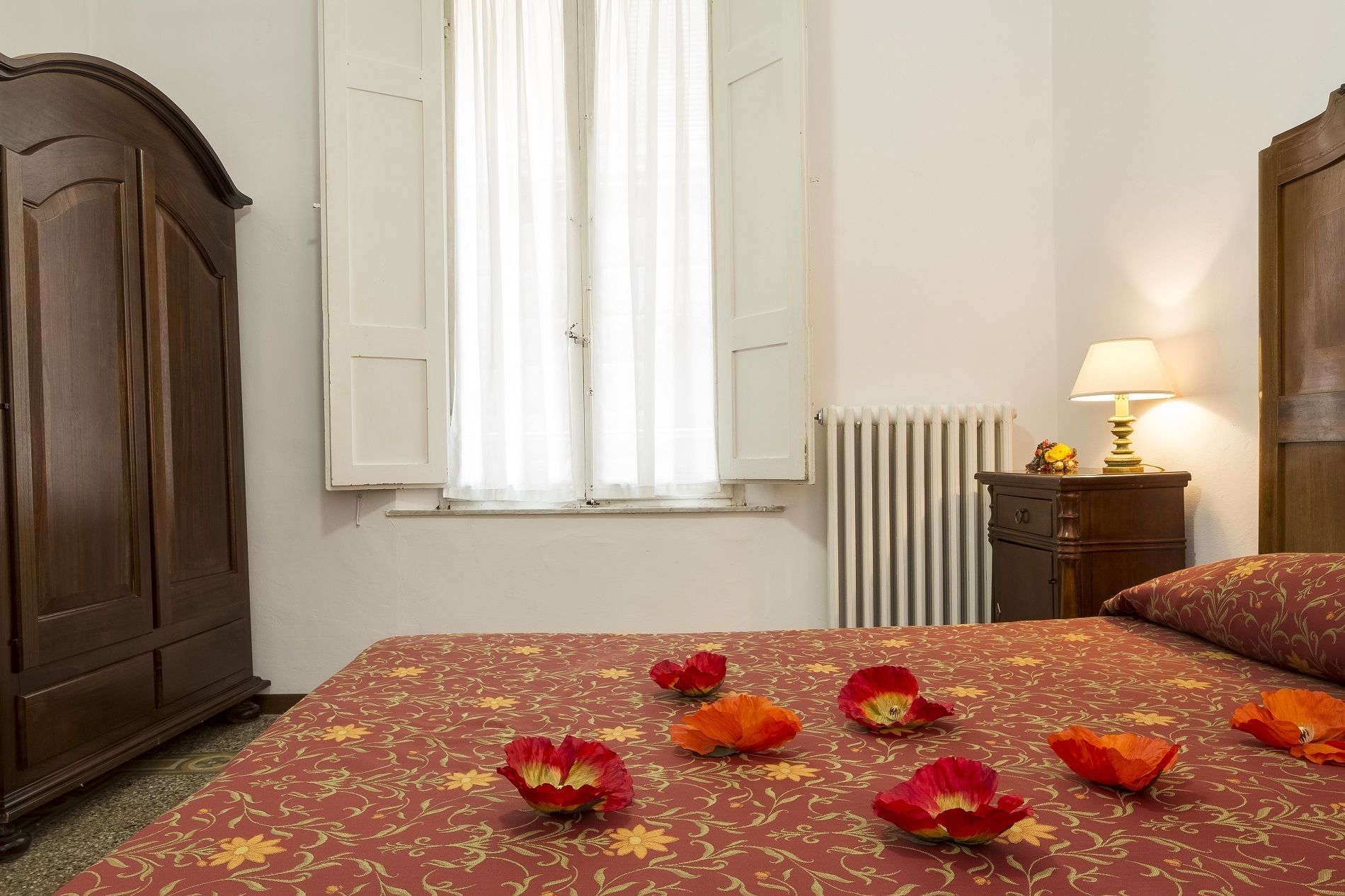 أسرّة سليكت كومفورت وطراز فريد لكل وحدة ومكتب وأسرّة أطفال/رضّع