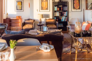 Breakfast and dinner served - Schulphoek House (Hermanus)