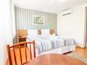 Hypo-allergenic bedding, down duvets, Select Comfort beds, minibar - Velinn Pousada Chateau do Luar (Campos do Jordão)