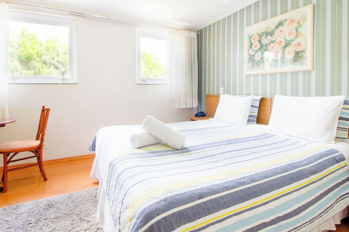 Hypo-allergenic bedding, down duvets, Select Comfort beds, minibar