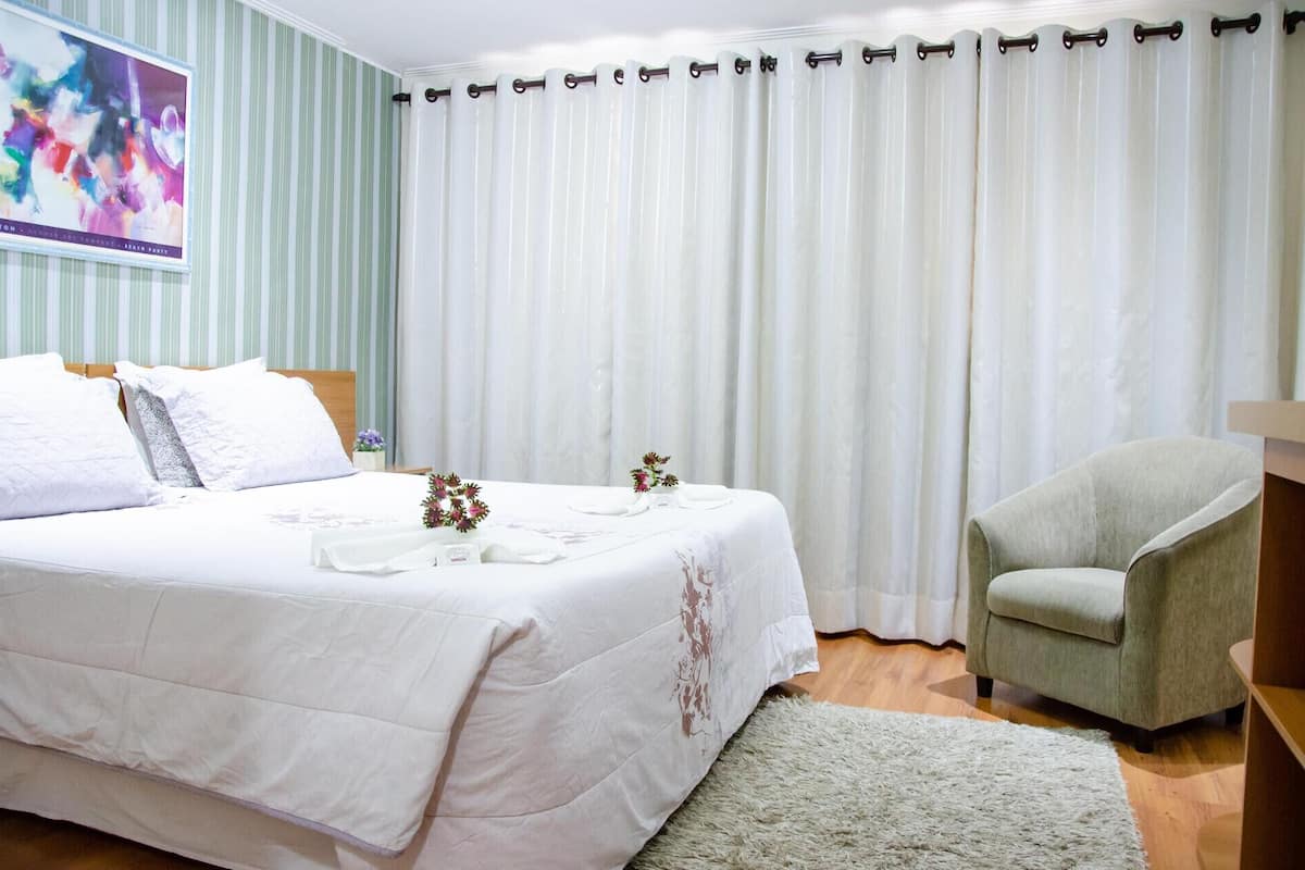 Hypo-allergenic bedding, down duvets, Select Comfort beds, minibar