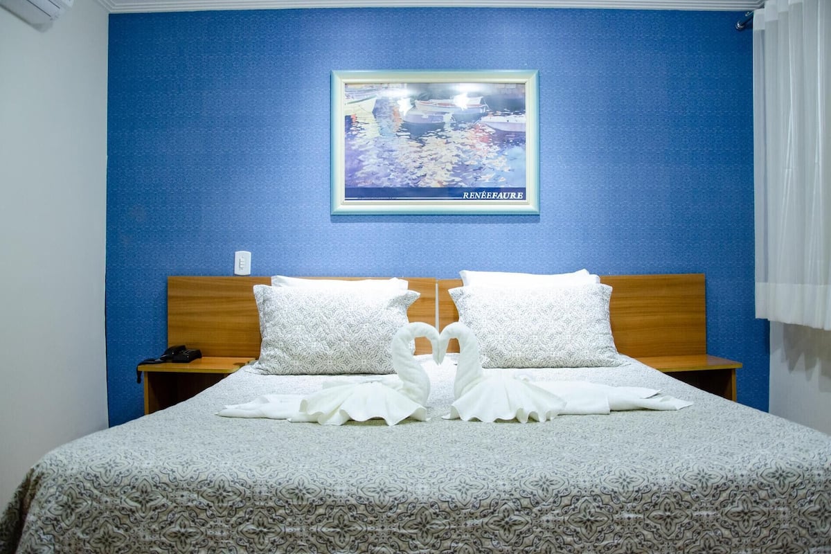 Hypo-allergenic bedding, down duvets, Select Comfort beds, minibar