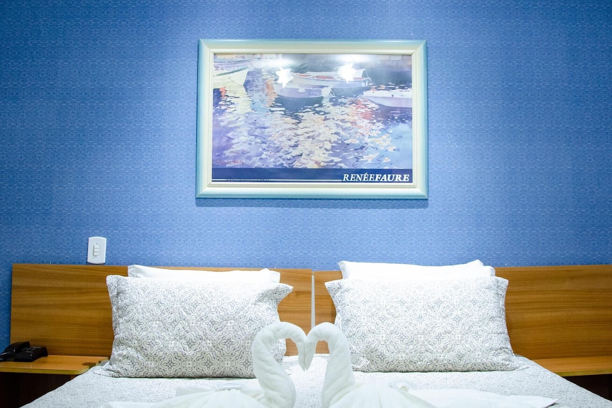 Hypo-allergenic bedding, down duvets, Select Comfort beds, minibar