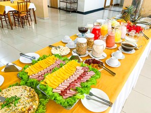 Breakfast meal - Velinn Pousada Chateau do Luar (Campos do Jordão)