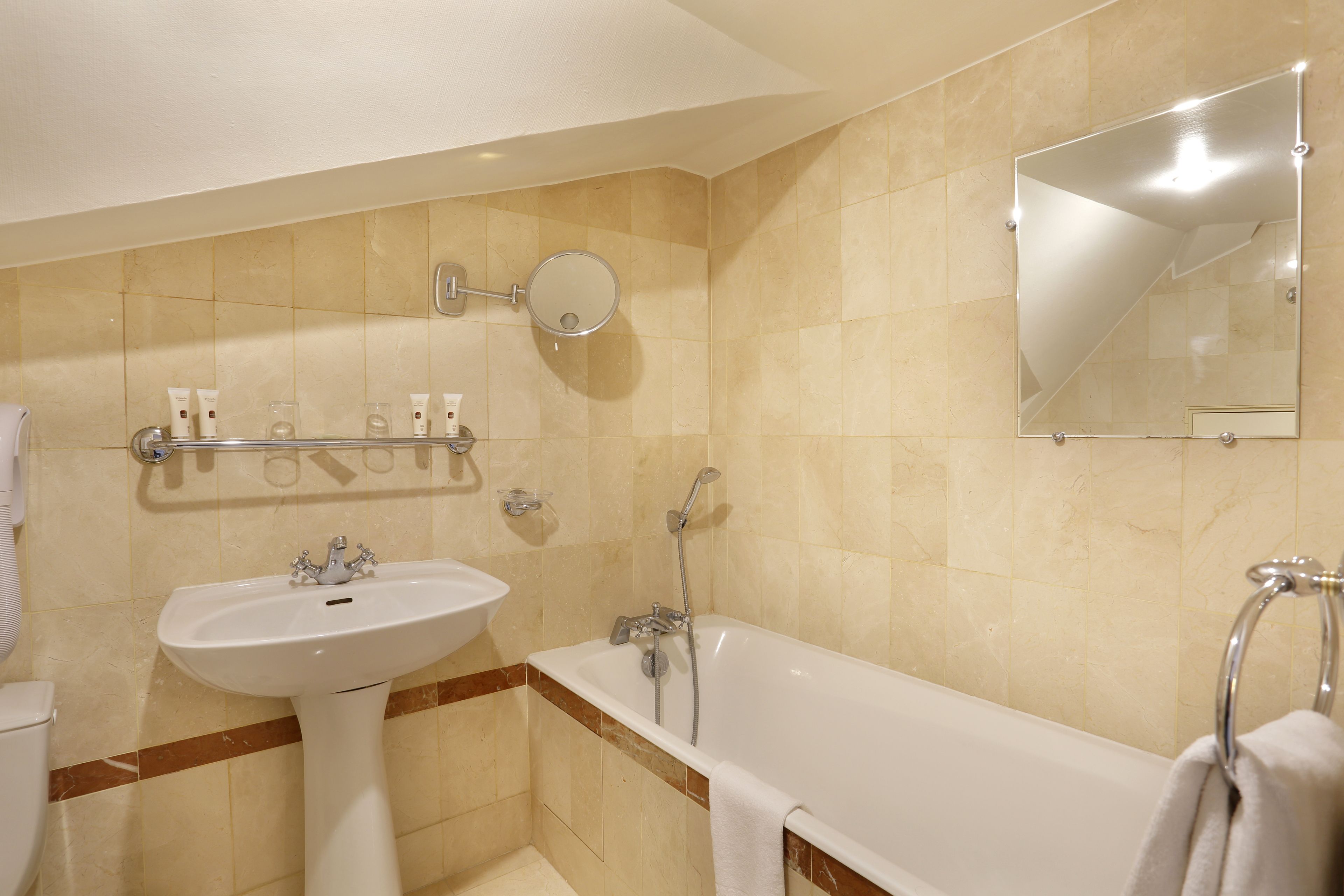 combined shower/bathtub, rainfall showerhead, hair dryer, towels