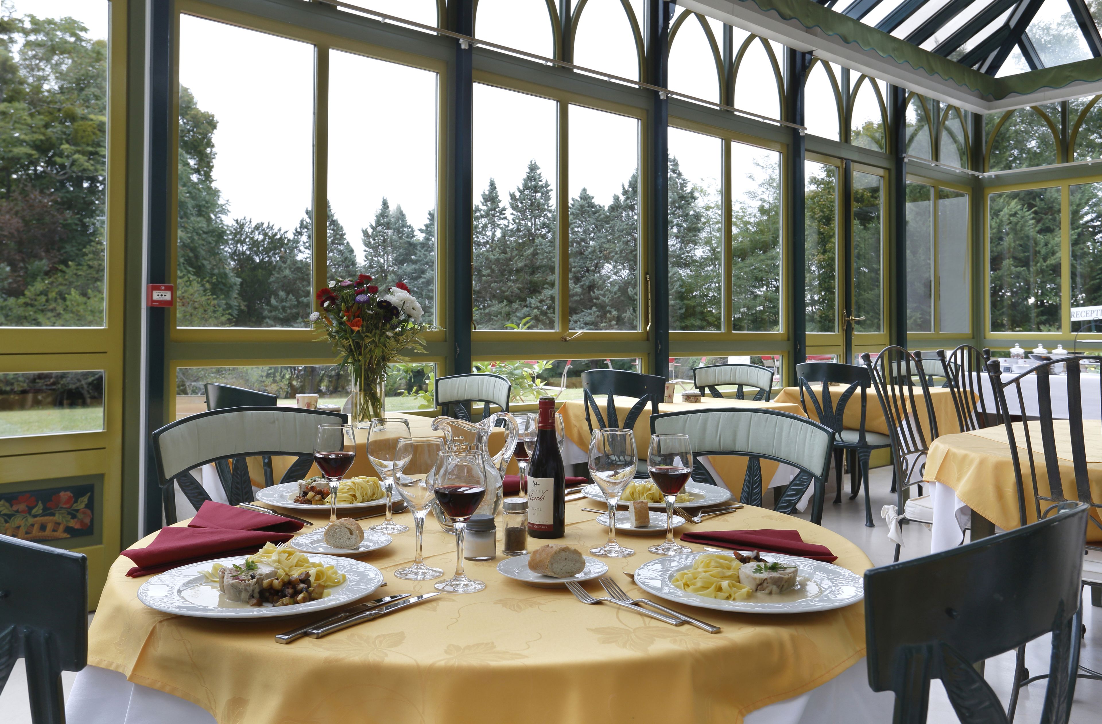 lunch and dinner served, garden views