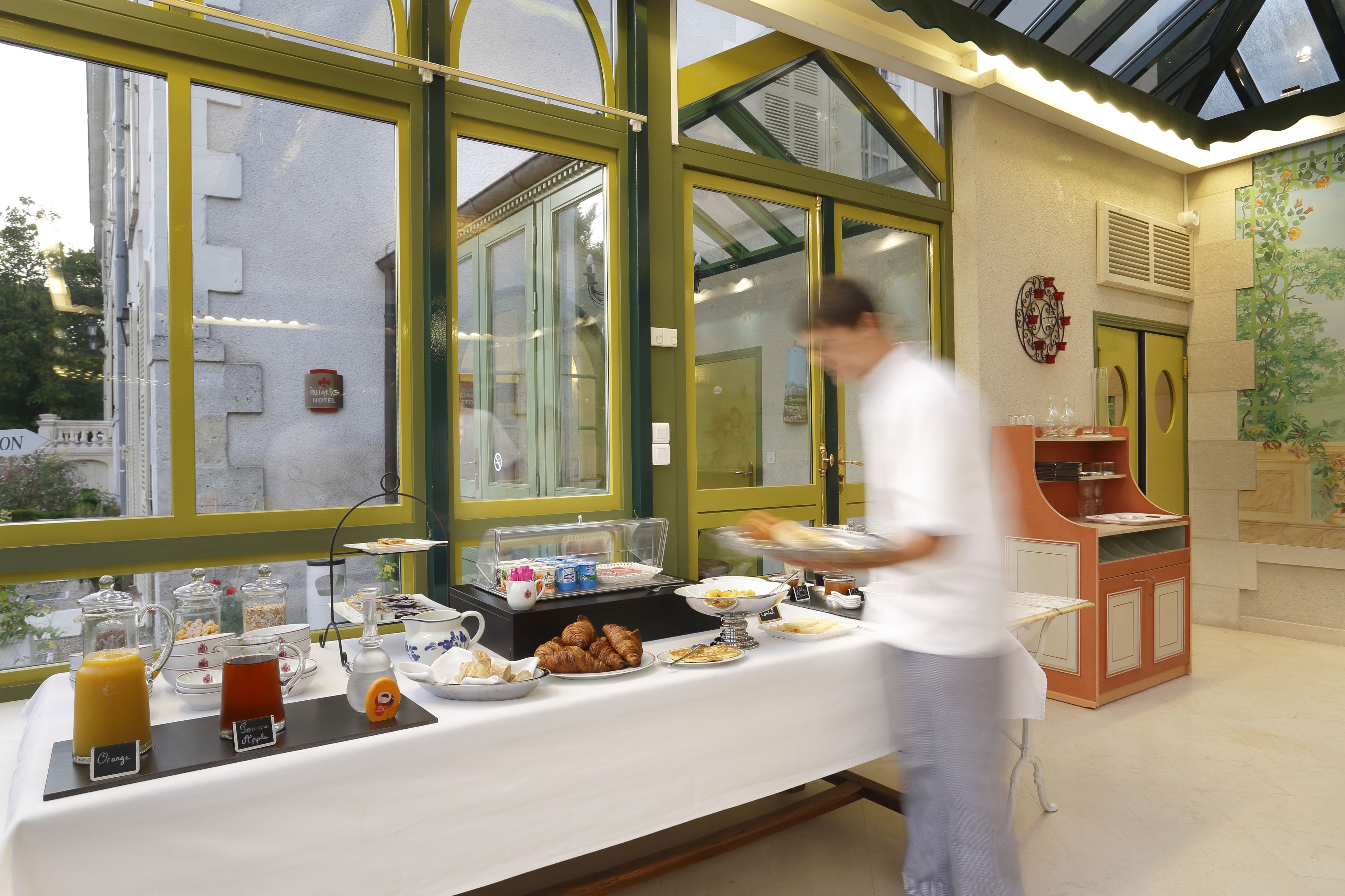 daily buffet breakfast for a fee