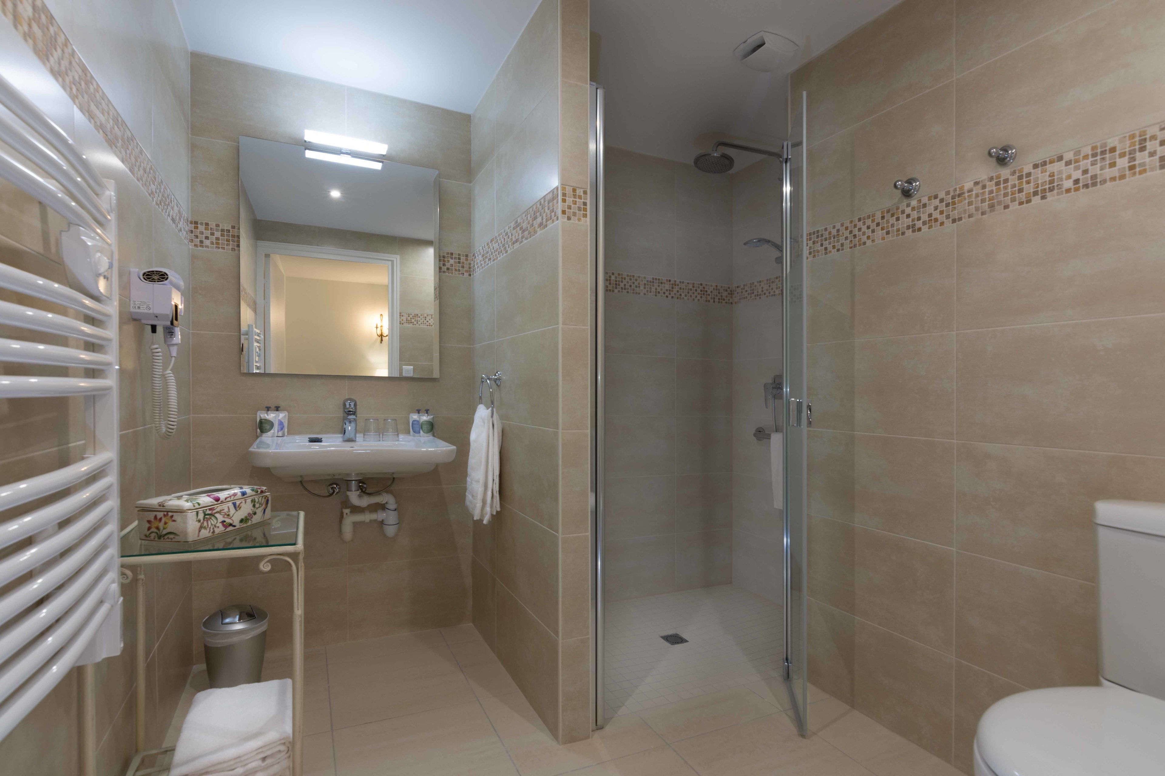 room (privilege twin room or king size) | bathroom | combined shower/bathtub, rainfall showerhead, hair dryer, towels