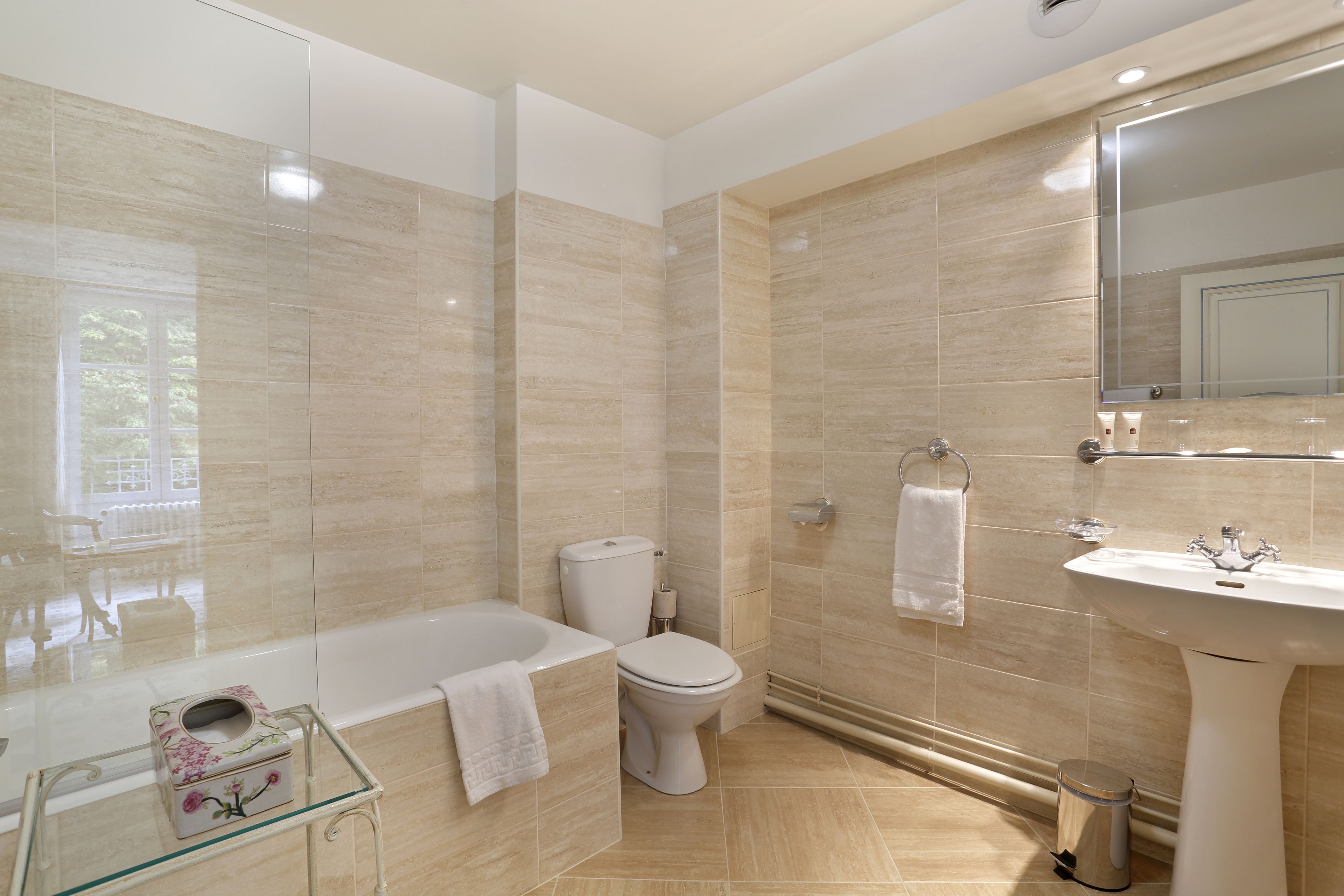 double room (prestige ) | bathroom | combined shower/bathtub, rainfall showerhead, hair dryer, towels
