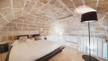 Superior Room | 1 bedroom, premium bedding, minibar, in-room safe