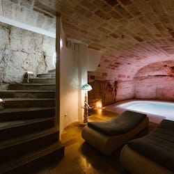 Indoor spa tub