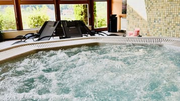 Sauna, hot tub