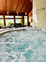 Sauna seca, banheira de hidromassagem