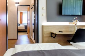 2 Double Rooms with Connecting Door