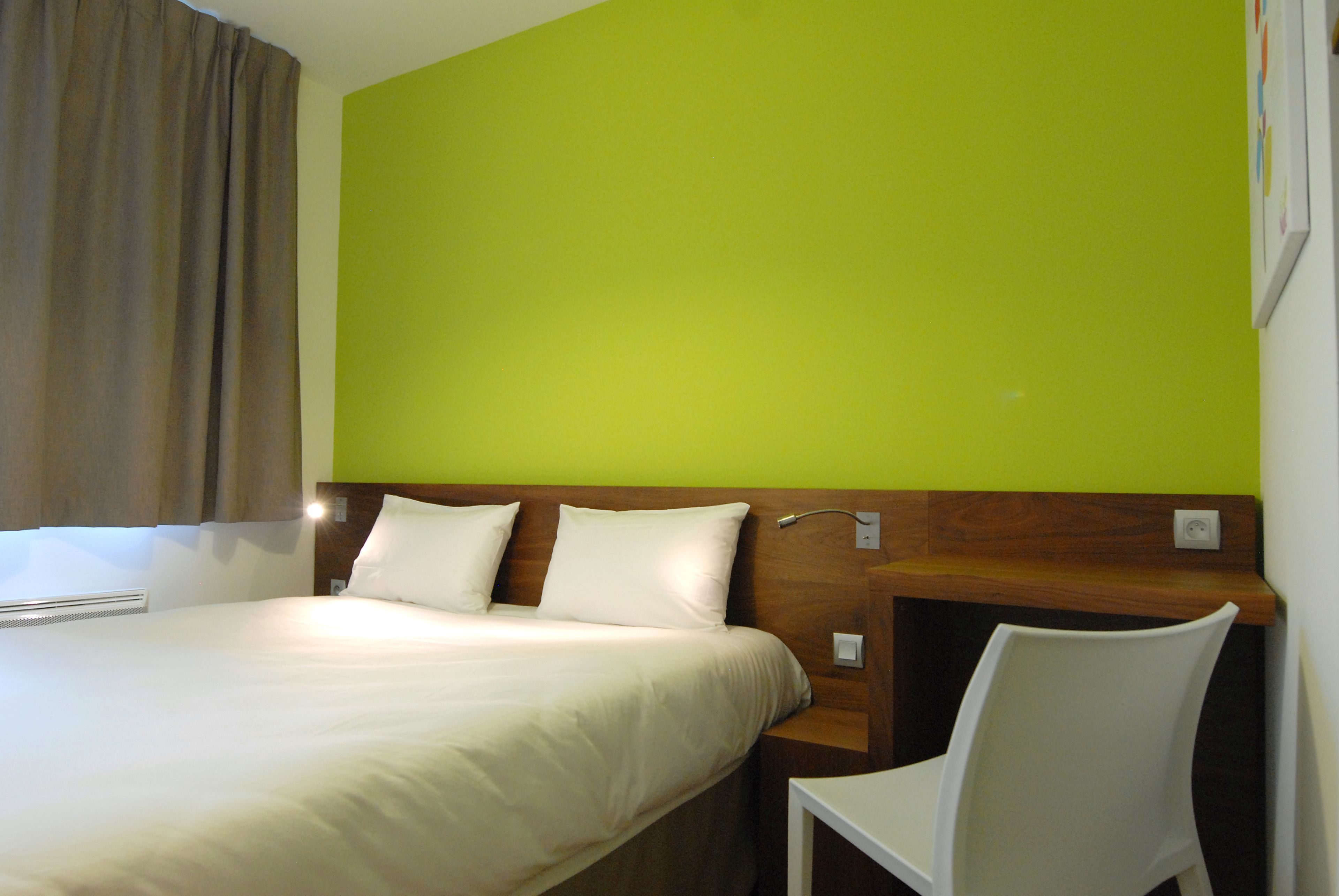 classic double or twin room | 1 bedroom, desk, blackout curtains, soundproofing