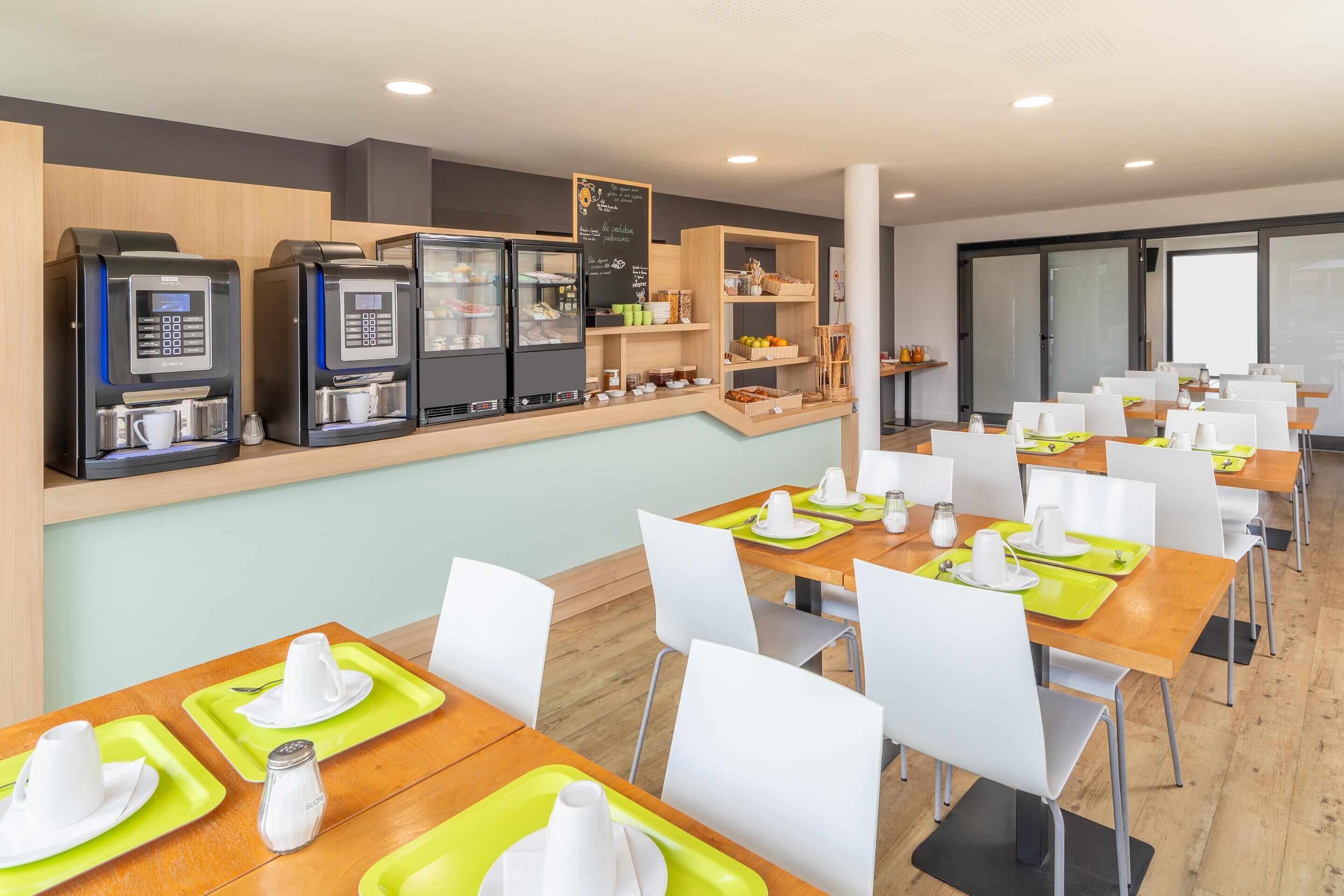 Petit déjeuner buffet servi tous les jours en supplément