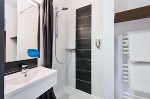 Ducha, secador de pelo, toallas
