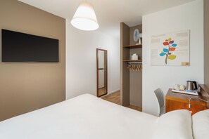 Chambre Standard, 1 grand lit, non-fumeur | Bureau, rideaux d’obscurcissement, système d’insonorisation